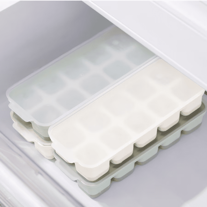 Ice cube tray with lid, mixed colors Set of 2