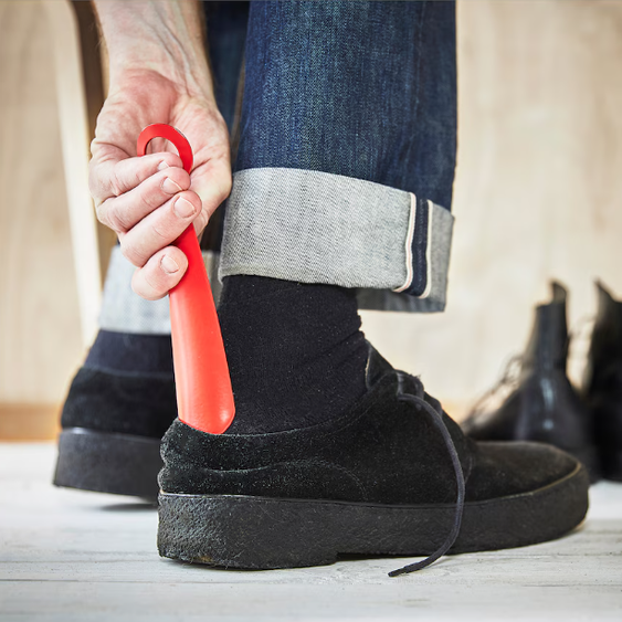 Shoehorn, bright red, 18 cm