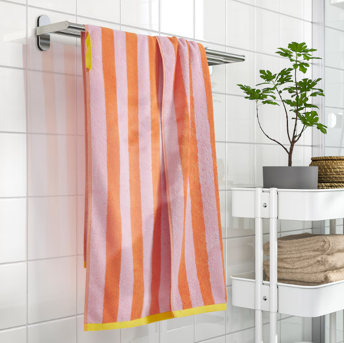 SLÅNHÖSTMAL Bath towel, orange/pink striped, 70x140 cm